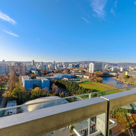 Sunny Apartment With Amazing Terrace On The 13Th Floor Near City Center Bratislava Exterior foto