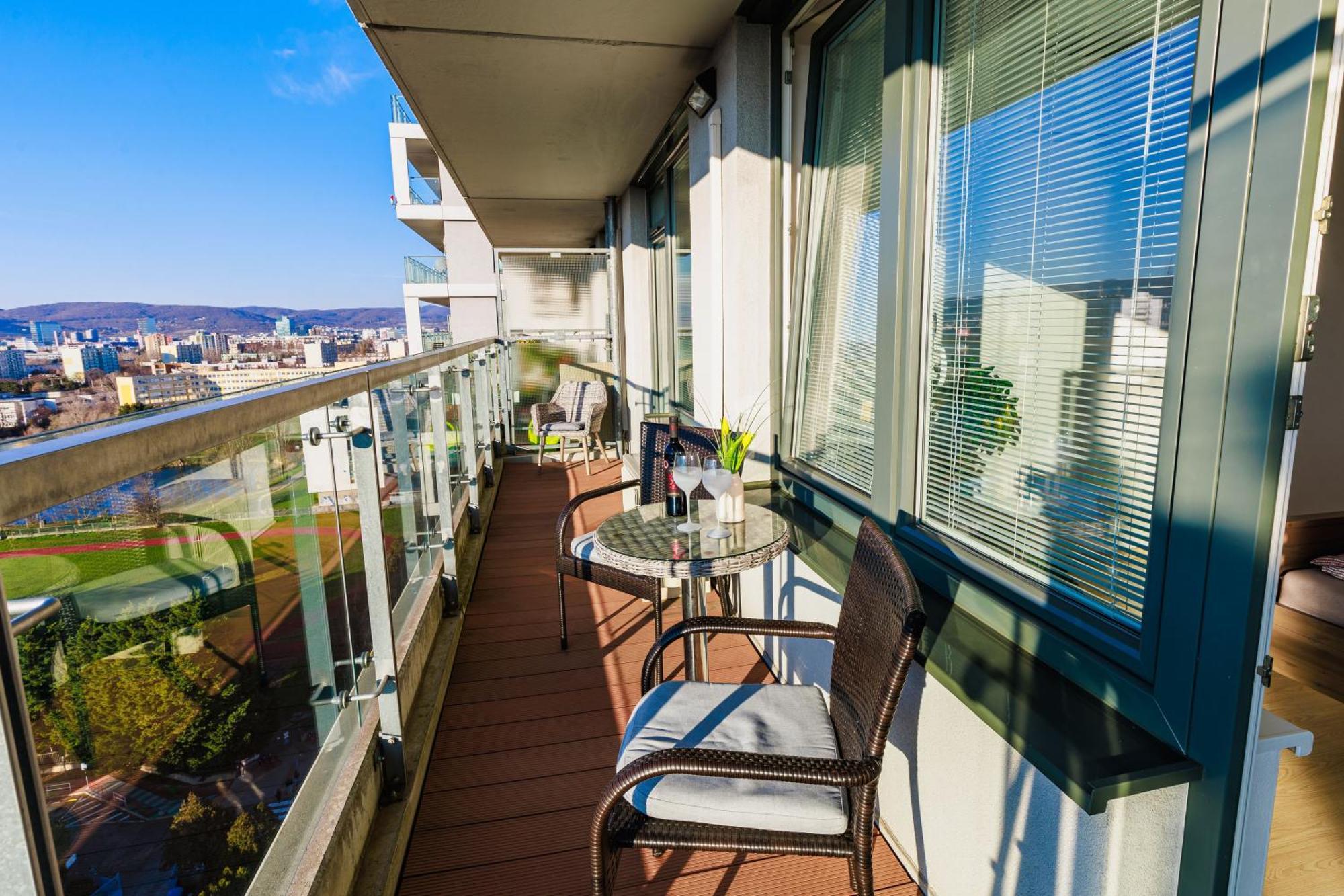 Sunny Apartment With Amazing Terrace On The 13Th Floor Near City Center Bratislava Exterior foto